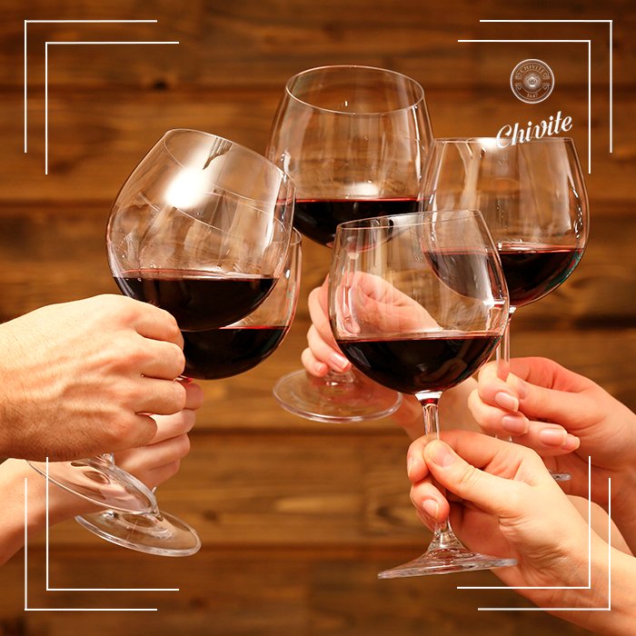 Un gran #vino dará lugar a un gran fin de semana. ¿Brindamos? #wine #winelover #winetasting #winetime #winery #ilovewine #winelife #vineyard #chivite #disfrutatuchivite
