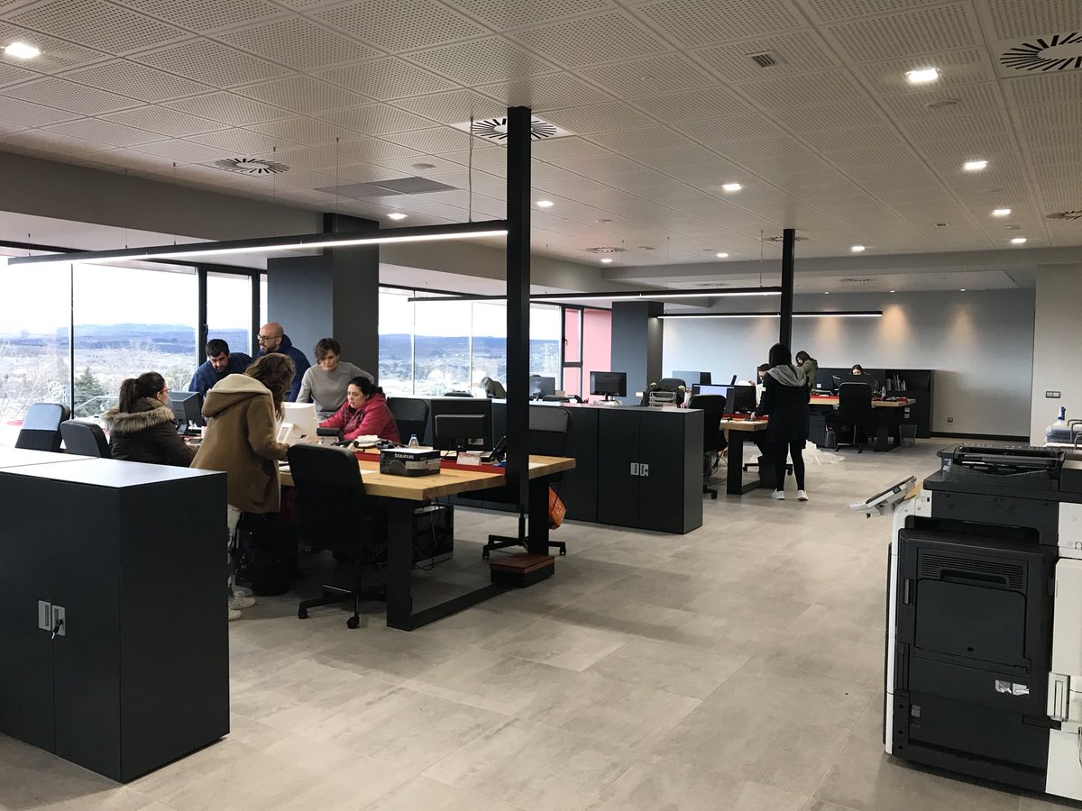 isaresina's tweet photo. @Santa_Teresa se muda!!! Nueva ubicación en #Ávila! Por fin en nuestras instalaciones nuevas, este equipo hasta el infinito y más allá 💪🏻💪🏻 https://t.co/FTF3bnDysV