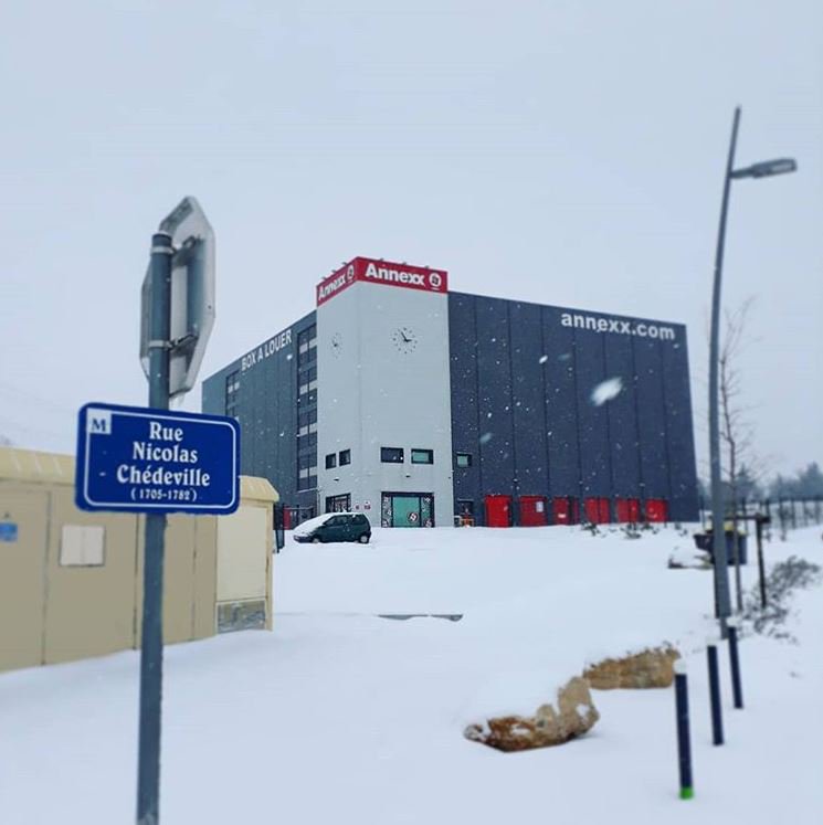 selfstockage's tweet photo. Aujourd'hui nous avons une pensée toute particulière pour notre équipe de Montpellier qui affronte la neige depuis 3 jours ❄️ Merci à Sheherazade et Perrine, notre team de choc qui n'a peur de rien ❤️
#teamannexx #annexxfamily #annexx #WONDERWOMEN #neige #montpellier https://t.co/XIbRiipSiG