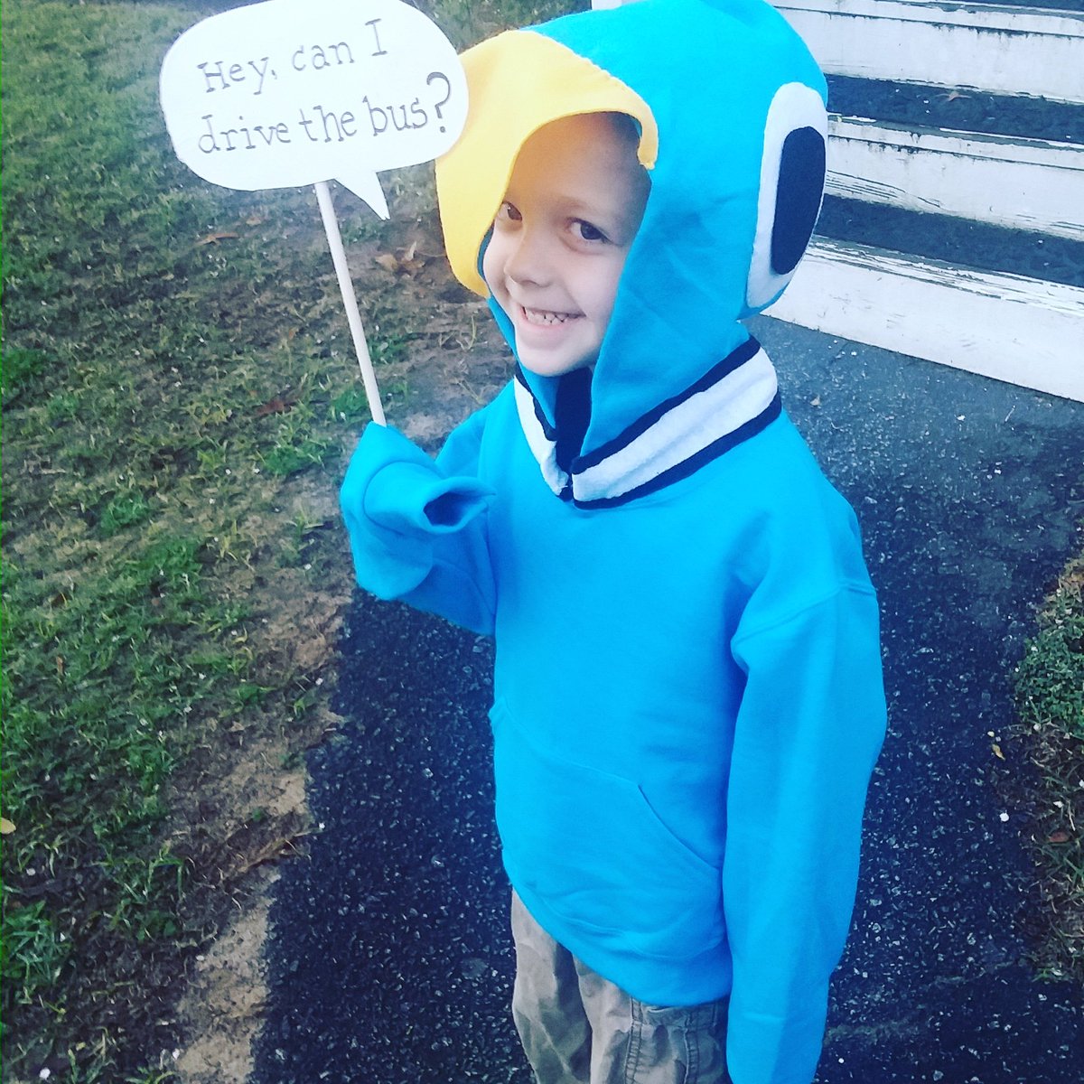 Cupcake_Tate's tweet photo. It's dress up as your favorite storybook character at school, and he wanted to be Pigeon!
@mowilliams
#ReadAcrossAmericaDay #dontletthepigeondrivethebus
#ReadAcrossAmerica https://t.co/JG9nye2w50