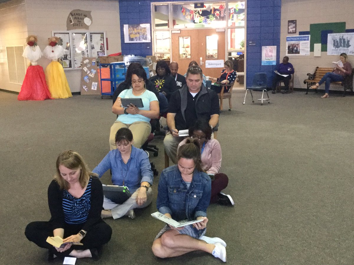 kcravenLES's tweet photo. Everyone at LES is on board for reading!! #LESreads #ReadingTrain #AllAboard #ReadAcrossAmerica https://t.co/lq7M44NUIK