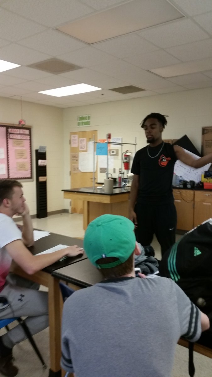 JcabildoL's tweet photo. Muscle fatigue  lab, it's more fun in DE Biology.  Who is the toughest among them all? And the winner  is....#Science is life@BHSBULLDOGSBCPS https://t.co/ASr6r7728H