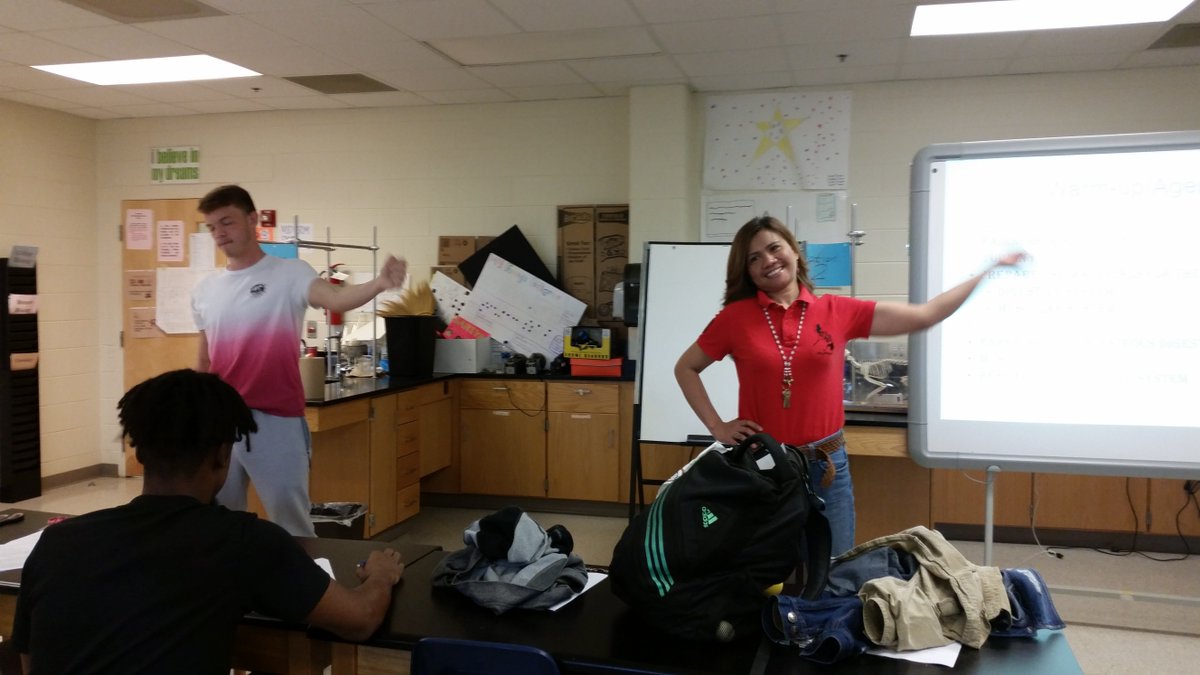 JcabildoL's tweet photo. Muscle fatigue  lab, it's more fun in DE Biology.  Who is the toughest among them all? And the winner  is....#Science is life@BHSBULLDOGSBCPS https://t.co/ASr6r7728H