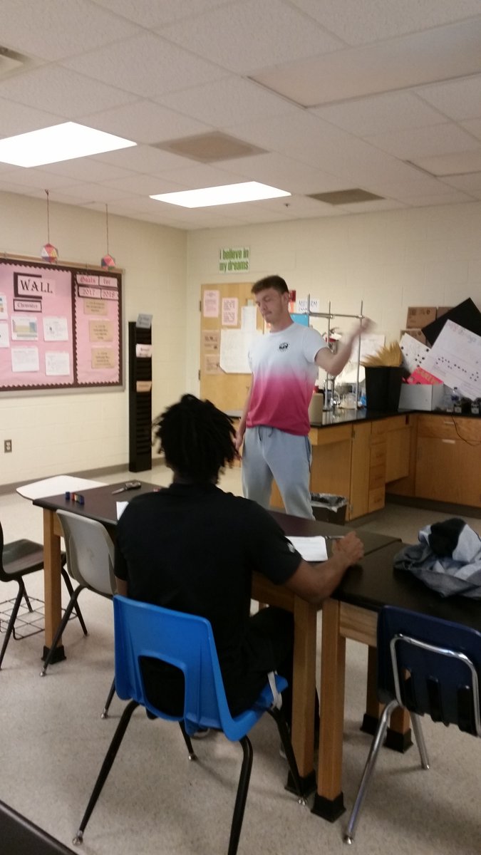 JcabildoL's tweet photo. Muscle fatigue  lab, it's more fun in DE Biology.  Who is the toughest among them all? And the winner  is....#Science is life@BHSBULLDOGSBCPS https://t.co/ASr6r7728H