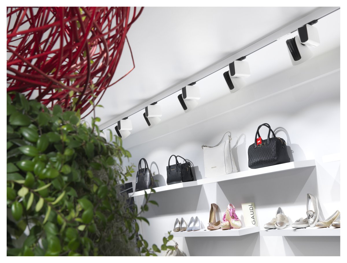 Sylvania_Light's tweet image. Is your #retail store front true to brand and unique to help you stand out from the competition? Join us @Light_Building (Hall 4.1, stand E31) to find out how we can make you look good, everywhere you operate. #LB18 #LightYourWorld