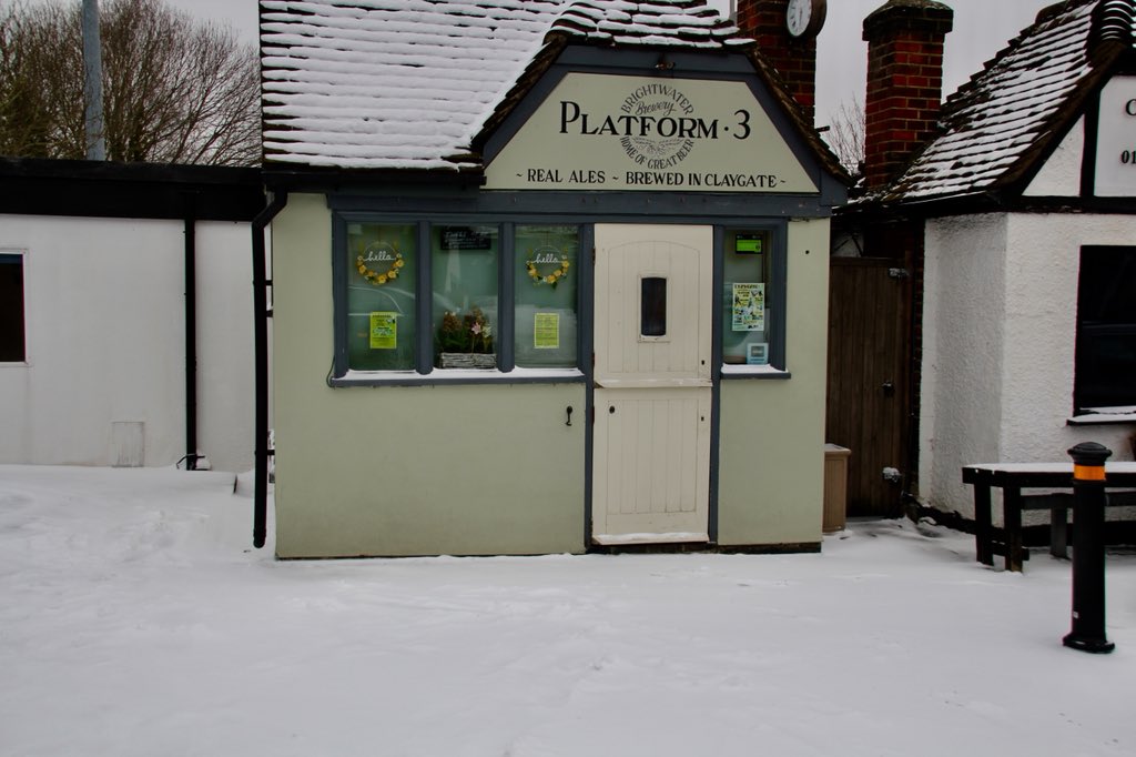 SmallestPubinUK's tweet photo. We love seeing your photos of our little pub in the snow thanks John for venturing out to get this lovely picture #Platform3Claygate ❄️❄️ https://t.co/OHlFmx1l74