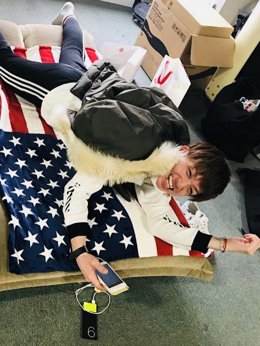 mo_eewaogen3969's tweet photo. 🇺🇸来年から3月2日は祝日だよ㊗️
by亜生😂🇺🇸
めっちゃいいショット❤️

#河井ゆずる
#亜生くんig
#冬半袖男 https://t.co/aHYRWj2473