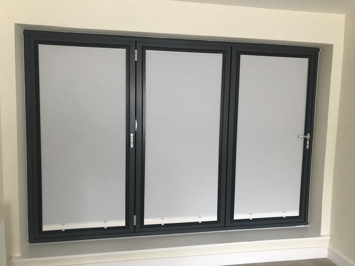 blind_technique's tweet photo. Day and Night blinds fitted but we left the blinds up so our customer can admire the snow ☃️ Contact us now for a quote on these style of blinds. https://t.co/ZhNMCADQPj