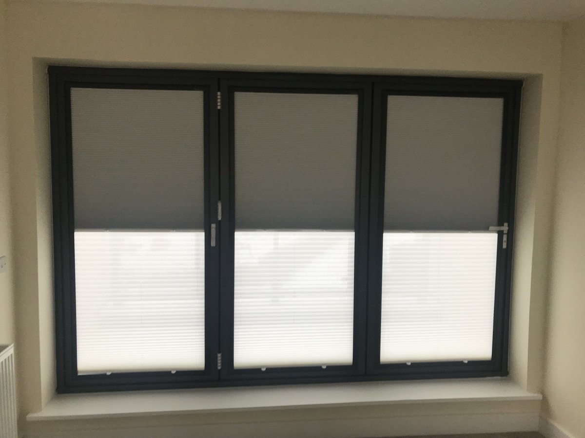 blind_technique's tweet photo. Day and Night blinds fitted but we left the blinds up so our customer can admire the snow ☃️ Contact us now for a quote on these style of blinds. https://t.co/ZhNMCADQPj