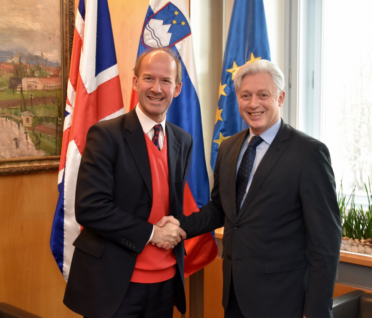 MZEZ_RS's tweet photo. Državni sekretar Iztok #Mirošič je sprejel #AndrewPage, britanskega koordinatorja za organizacijo vrha Berlinskega procesa o Zahodnem Balkanu v #London . #Berlinskiproces #ZahodniBalkan  
👉https://t.co/KoJTNhBKPK https://t.co/eGaeJ4aJBr