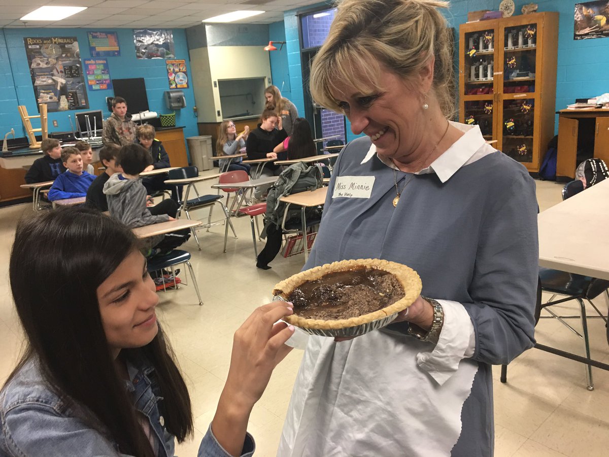 SharonBanks1978's tweet photo. Miss Minnie Jackson from The Help shares her famous pie. @HMSIndians #hmstribe https://t.co/YhQ3SckLtK