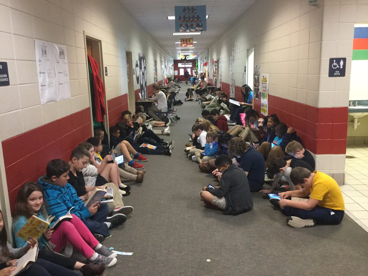 kcravenLES's tweet photo. The Red Hall Reads! #ReadAcrossAmerica #LESReads #ReadingTrain https://t.co/8Q5zohYKac