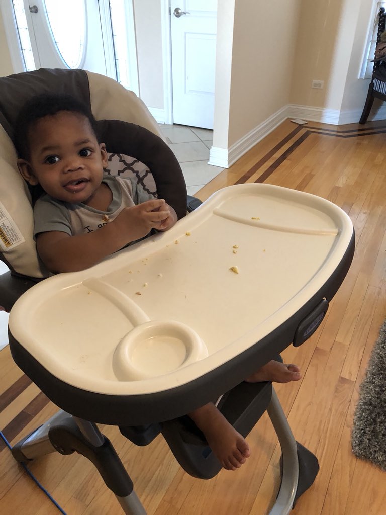 HavenFieldsSr's tweet photo. When your son has a serious appetite and gets excited for the next meal. 😂😂 #HCFJr https://t.co/Pg8md9CmSg