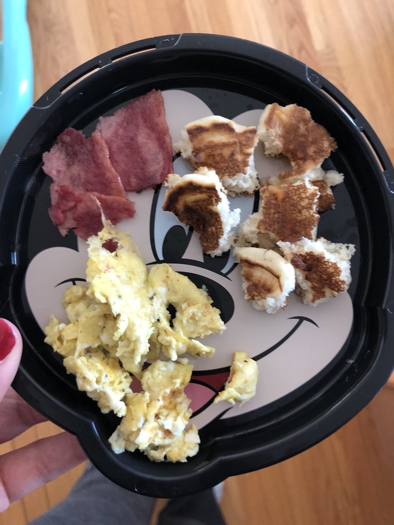 HavenFieldsSr's tweet photo. When your son has a serious appetite and gets excited for the next meal. 😂😂 #HCFJr https://t.co/Pg8md9CmSg