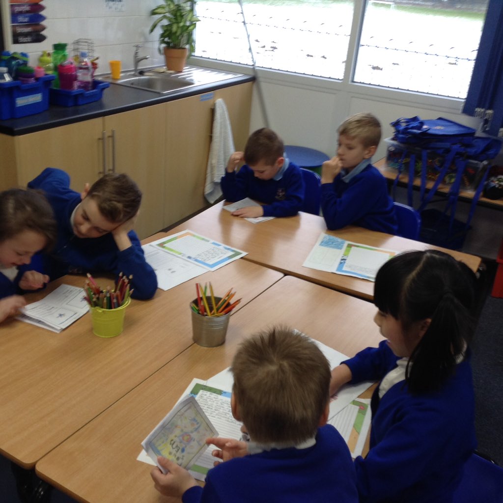 latimerprimary's tweet image. #ClassKB and #ClassAF are really enjoying sharing their work that they made on World Book Day. #enthusiasm #collaborating