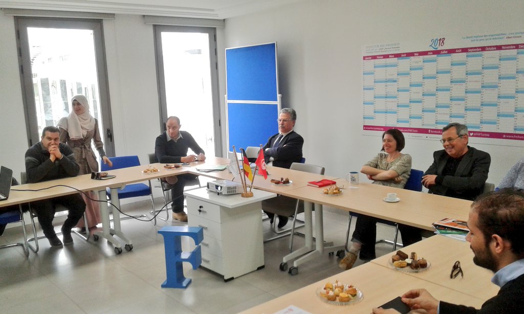 FNFTunisia's tweet photo. Chez #FNFTunisia cet après midi,
La présentation de l'application "chkoun kifi" par Mouna Dhaouadi. C'est  application mobile d'opinion matching.  
#HiTech #Election2018 #Municipales #YOUTH #gouvernance #Tunisia https://t.co/mb2QCFLEER
