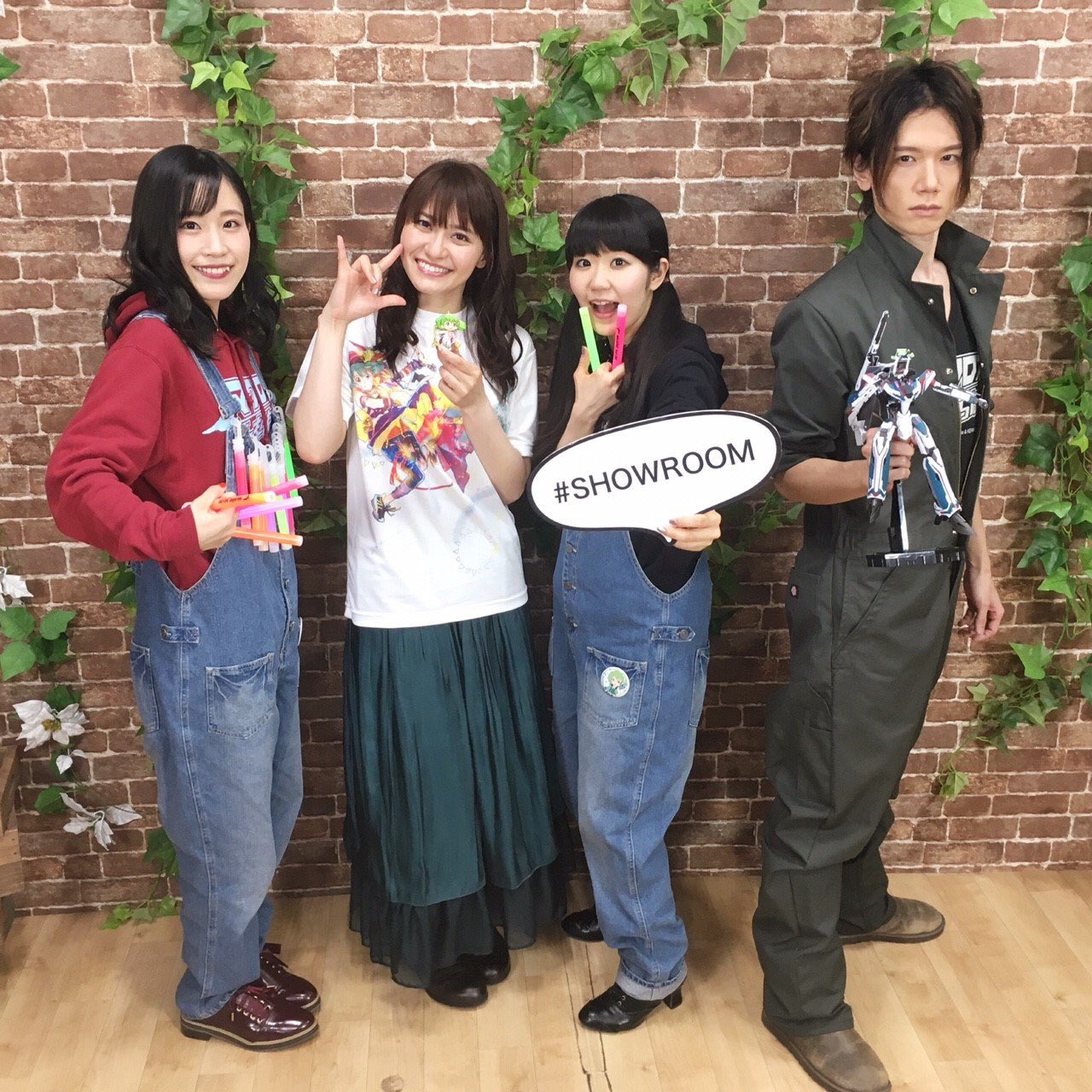 鈴木みのりofficial Twitterren マクロスがとまらない 本日もありがとうございました 中島愛さん ライブに引き続きゲスト出演ありがとうございます 歌マクロスのプレイ姿 とっても凄かったです 私が身につけていたサイリウムは 関係者席用に配られていた物 鈴木みのりofficial Twitterren マクロスがとまらない 本日もありがとうございました 中島愛さん ライブに引き続きゲスト出演ありがとうございます 歌マクロスのプレイ姿 とっても凄かったです 私が身につけていたサイリウムは 関係者席用に配られていた物