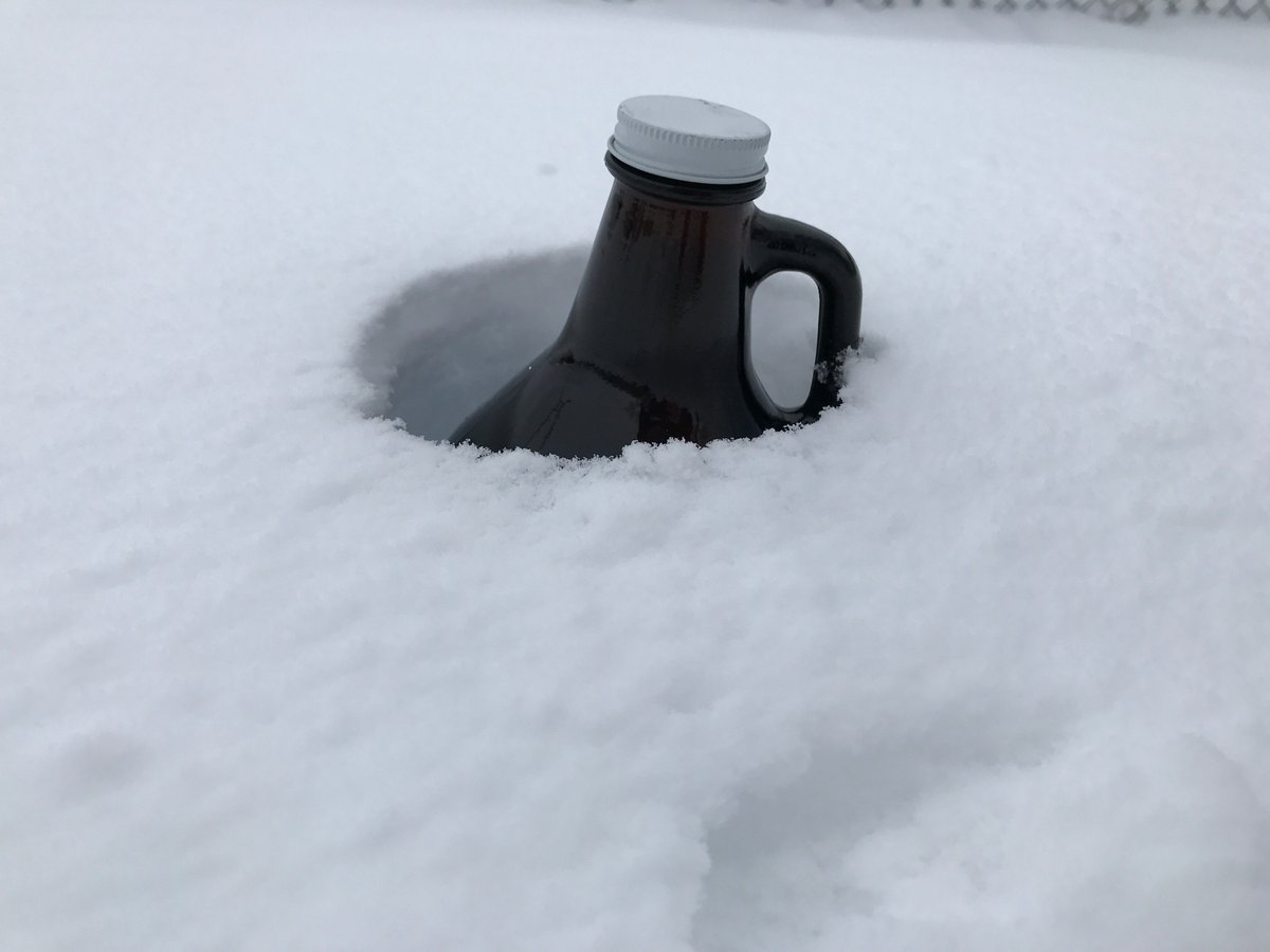 ConsumersBeer's tweet photo. Official snow-fall: 1 growler jug.
#DoubleTheSnow #DoubleThePoints https://t.co/FEe3nSfj3j