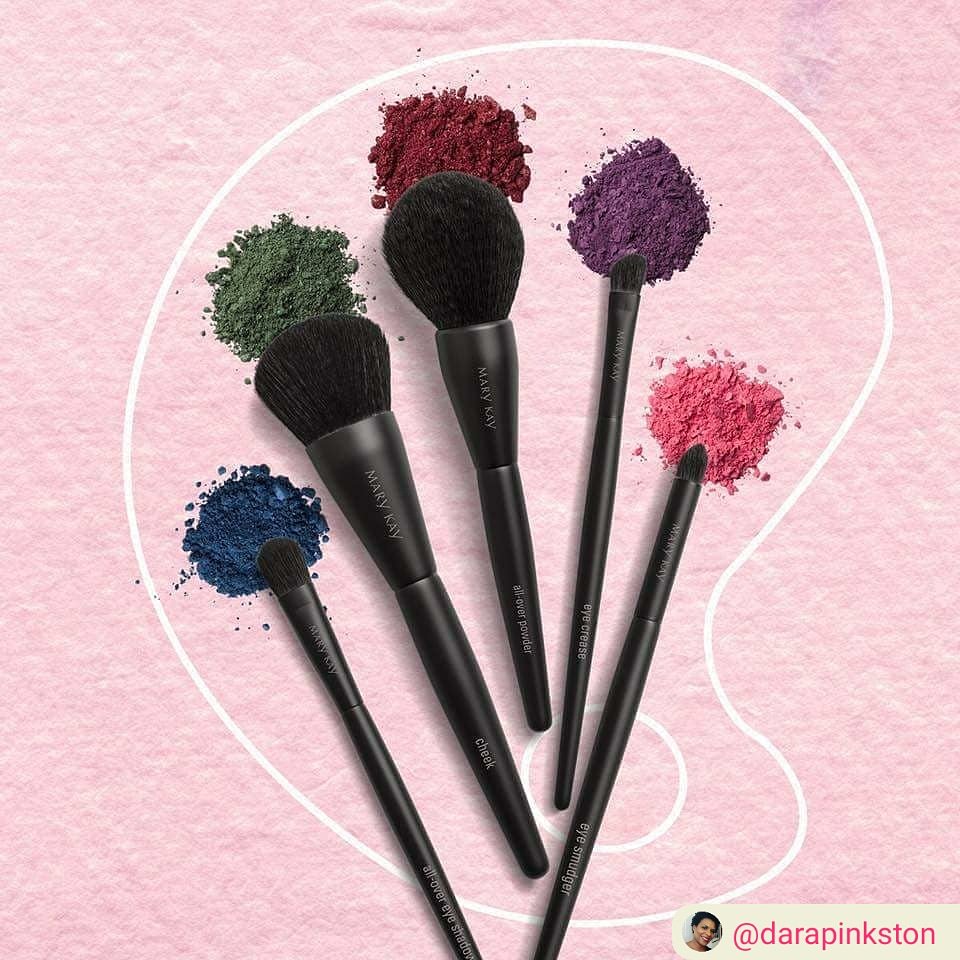 MKbyDinelle's tweet image. #RepostSave @darapinkston with @repostsaveapp
 ・・・ 
Goodbye guesswork. Hello, easy, fun makeup application! This #MaryKay Brush Collection will take you from amateur to artist. #MKLife