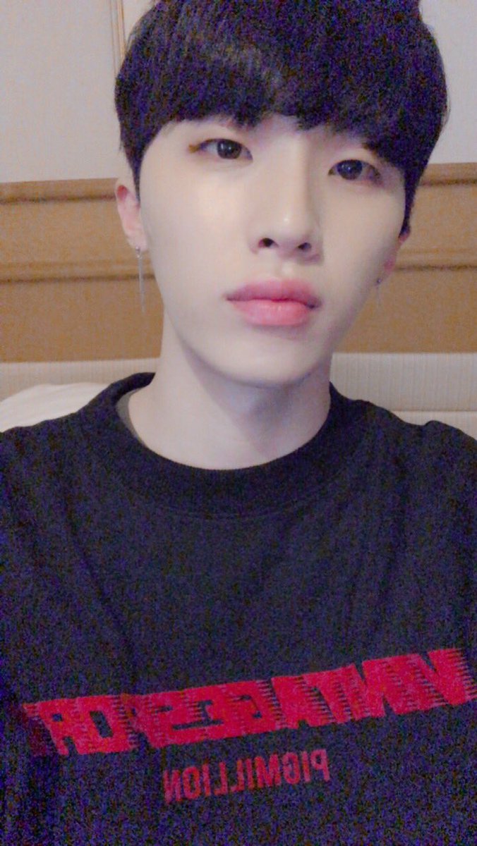 MAP6_sjp's tweet photo. 【公式Twitter】
[#MAP6 #SIGN #맵식스 #싸인] 今日も一日お疲れ様🌷 もうサインのことを考えながら寝る時間 🌚🌝❤️💋 https://t.co/3S7tYBXT8H