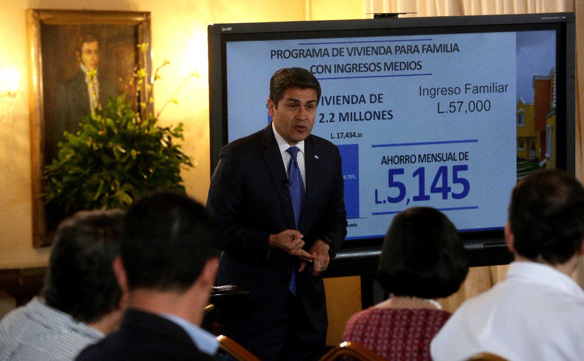 JuanOrlandoH's tweet photo. #ElSueñoDeSerDueño es la oportunidad de miles de familias clase media de comprar una casa, dejar de alquilar y forjar un patrimonio propio, pagando cuotas a tasas de interés justas. Nuestra meta es construir 10 mil casas y generar 60 mil empleos sector construcción #ManosALaObra https://t.co/3LvLVZswm4