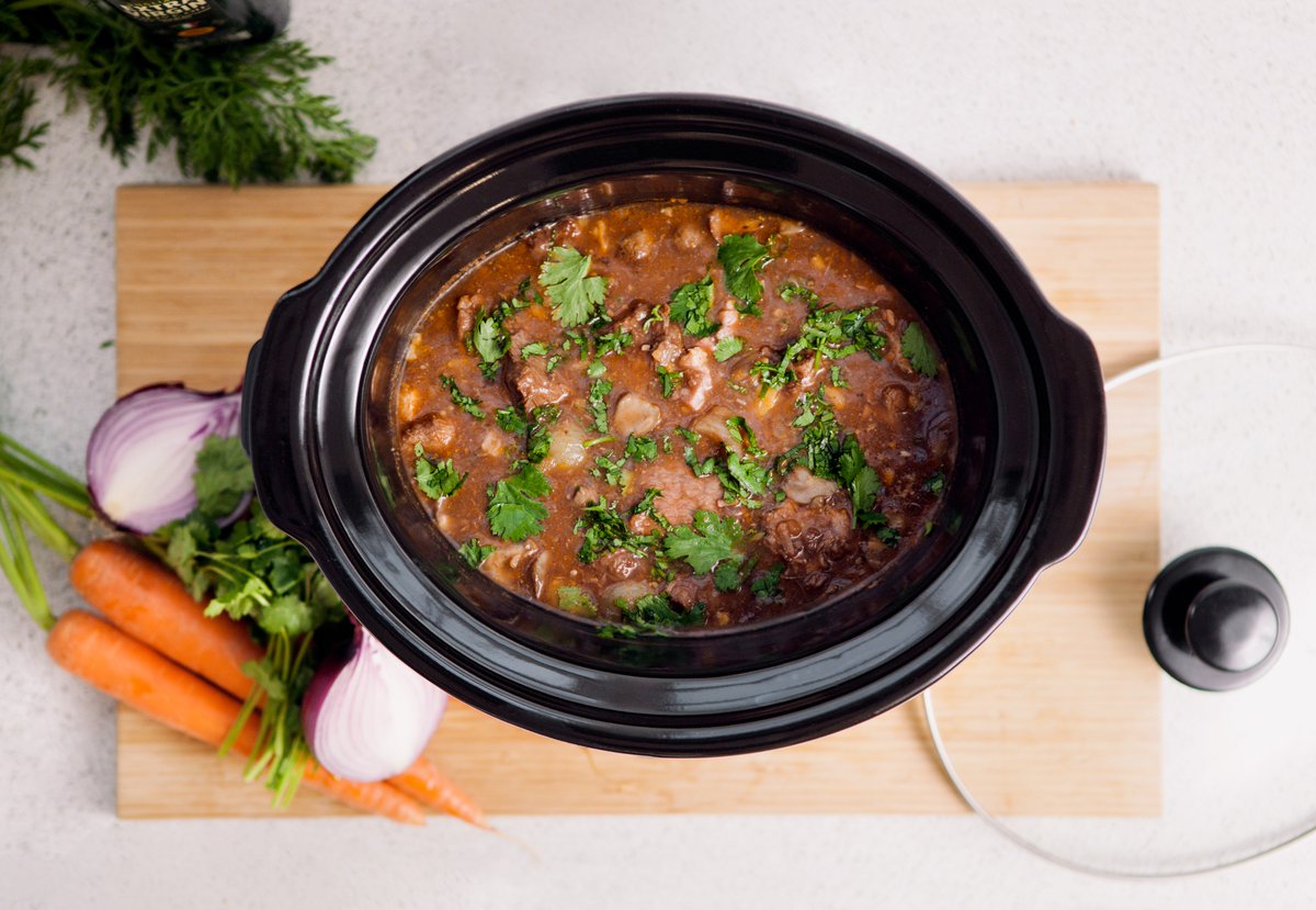 Slow cooking is the ideal way to make delicious, homemade and nutritious meals without the hassle, fill it up with your favourite ingredients and let it cook. It’s perfect for a nice hearty home cooked meal especially in this cold weather! 🍲🌨️❄️ #sabichi #slowcooker