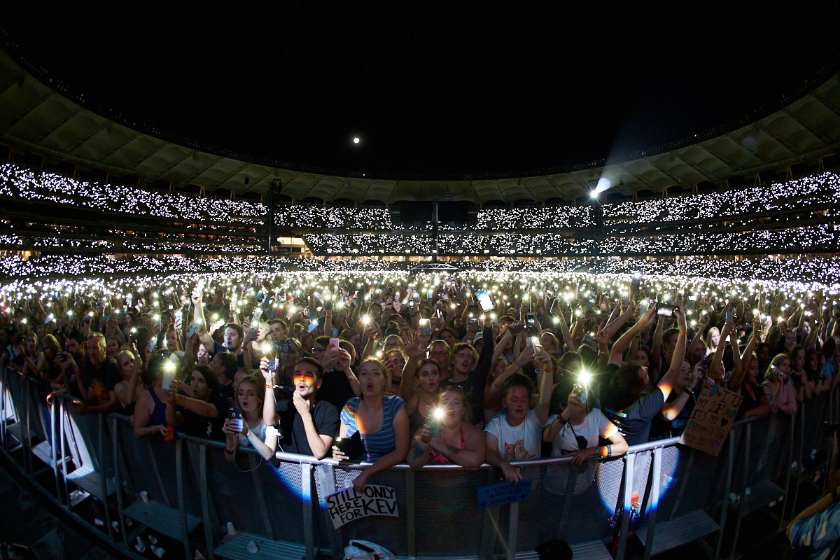 OptusStadium's tweet image. We'll say it again... WOW!

What a show and what a way to kick off Ed Sheeran's ➗ World Tour at #OptusStadium 

Thank you Ed!