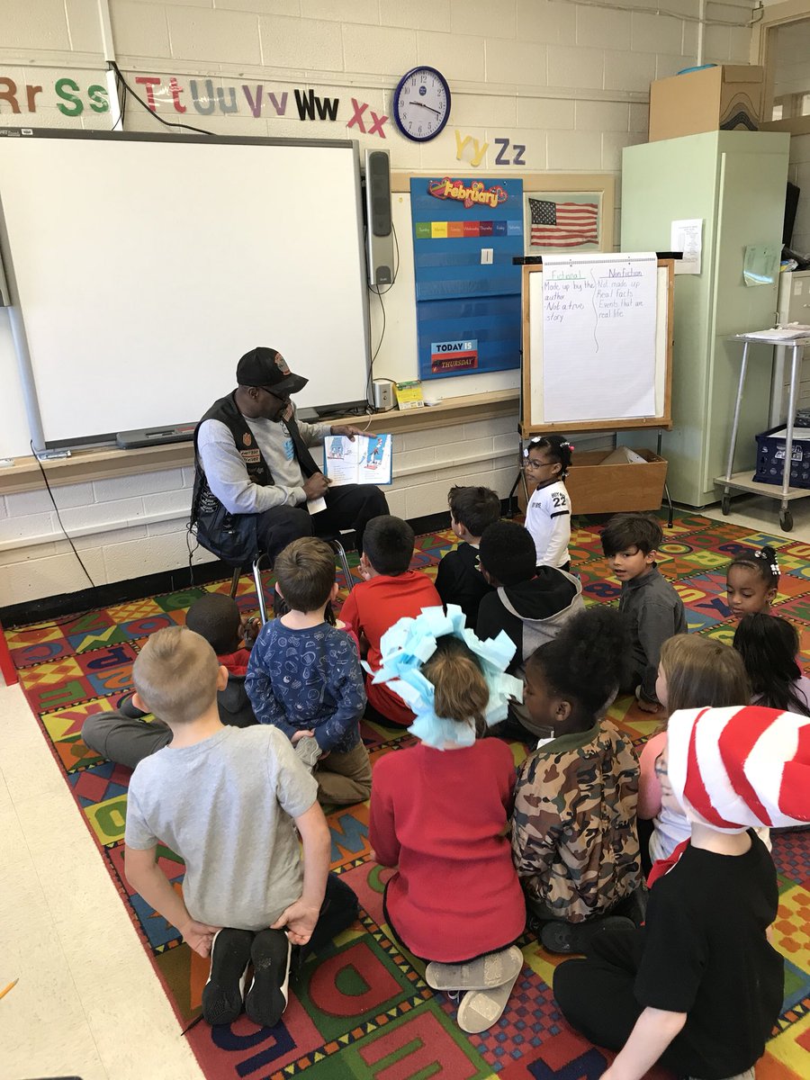 weimer4life's tweet photo. Men read too! @Dolphinville @Principal0915 https://t.co/HvDufzcF53