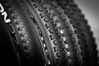 MacPlasMagazine's tweet photo. Brevetto innovativo da #DirectaPlus. #Gomme al #grafene: produzione sostenibile, prestazioni elevate, costi e consumi ridotti https://t.co/RJzekt4Rc3 #MacPlas @DirectaPlus_ #pneumatici #GiulioCesareo https://t.co/Wn9tmOhTRO