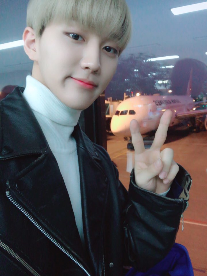 GoldenChild's tweet photo. [#Golden_Child] [#주찬] 일본 도착😘 https://t.co/LHnTaq2UJD