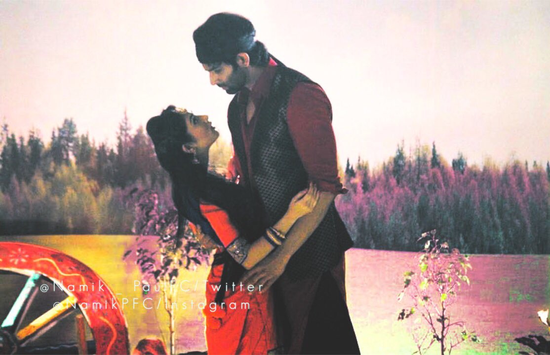 Namik_PaulFC's tweet photo. Amidst all the Holi furore, don’t forget to catch the continuation of the Heer-Ranjha sequence only on EDT! 

#EkDeewaanaTha 
#EDT https://t.co/HF95fNnQdE