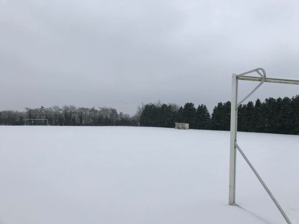 IlsingtonVilla's tweet photo. Saturday’s #BillTreeby QF 🏆 game vs @PaigntonSaints Res has been postponed - pitch is under a foot of snow ⚠️ #SDFL https://t.co/4uStOZFTGd