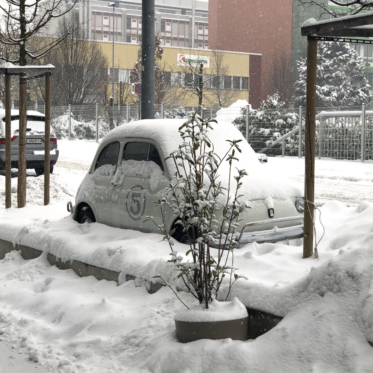 ClemCordesse's tweet photo. Déplacement à Genève sous la neige #snow https://t.co/eicsjdzJbJ