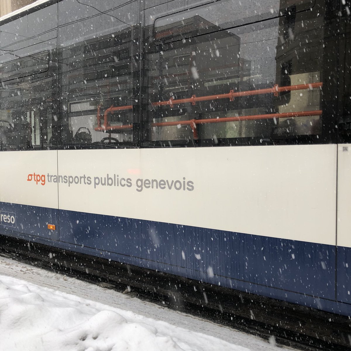 ClemCordesse's tweet photo. Déplacement à Genève sous la neige #snow https://t.co/eicsjdzJbJ