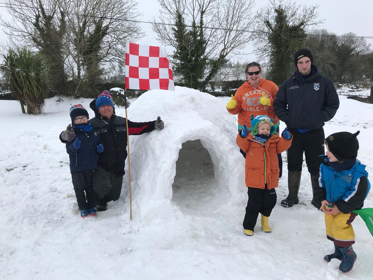 Barry_kavanagh's tweet photo. #igloobuilding #moynalty @rtenews @Independent_ie #StormEmma  @JOEdotie https://t.co/zfYtX5dcem