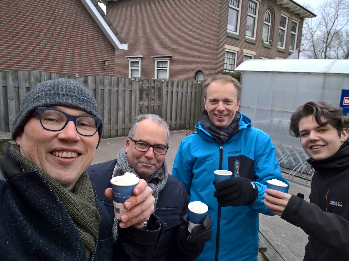 sgp_cu_goes's tweet photo. Op campagne in Wolphaartsdijk #GR2018 met @vdreest @JurianvanderRee @mauritsborn #Koudhe https://t.co/fOzpfyKoEw