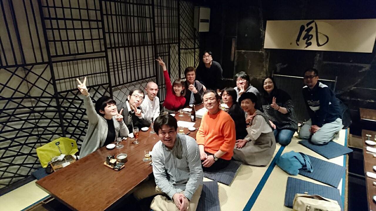 小泉豊 on X: 今から11年前、アニメNHKにようこそ！で佐藤達広というキャラクターを演じさせていただきました。この写真には、忙しい中に少しだけでも！と顔を出してくださった阪口大助さんもいます。阪口兄さん大好きです。  とても素敵な夜でした。集まってくださった ...