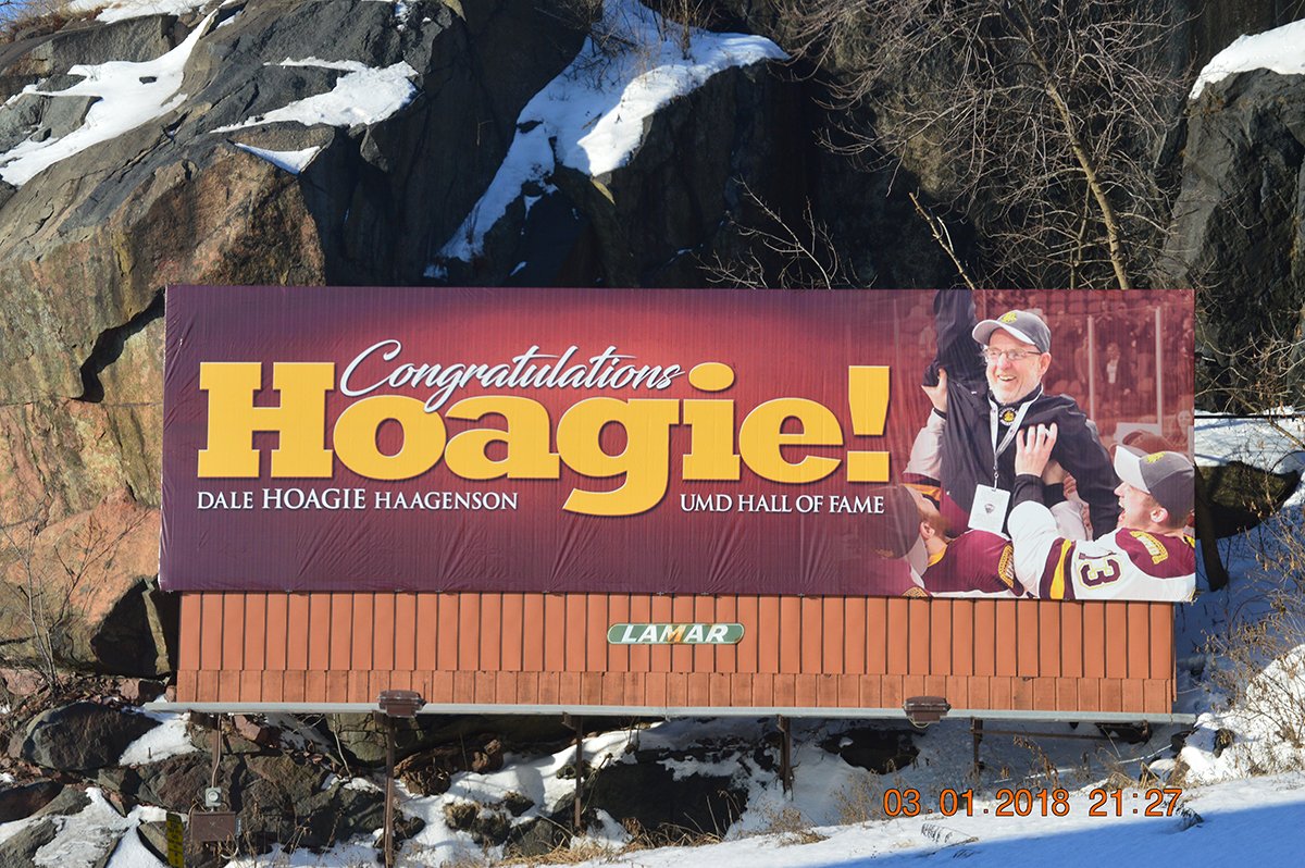 UMDBulldogs's tweet photo. Today we celebrate "Hoagie" as one of the newest members of HOF @UMDBulldogs @UMDMensHockey Thanks to Lamar for their support!  #BulldogCountry https://t.co/YTljuN7JWZ