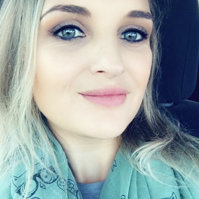 shariska09's tweet photo. On our way to netball tournament #support #naturalmakeup #makeuplook #influenster https://t.co/CnlPqzx2Br