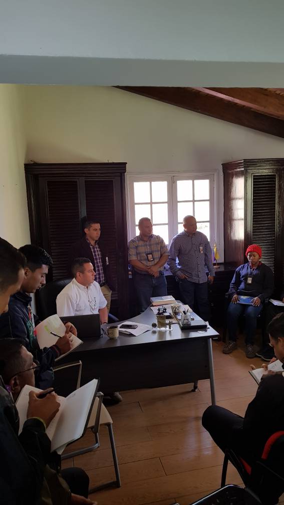 CicpcTovar's tweet image. #CICPC JEFES DEL REDIP CENTRAL, JEFES DE LA DELEGACIÓN ESTADAL ARAGUA REALIZARON REUNIÓN EN LA SUB DELEGACIÓN COLONIA TOVAR, A FIN DE DARLE LA BIENVENIDA A LOS NUEVOS JEFES DE ESTA OFICINA Y A SU VES SUPERVISAR EN LAS INSTALACIONES @robertoadh #EficienciaOnada #PRENSACICPC