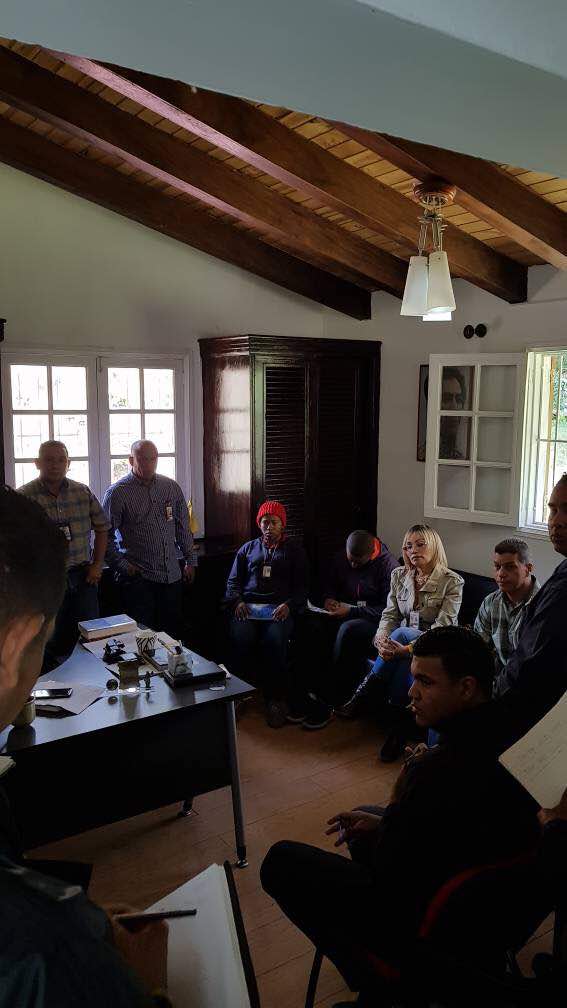 CicpcTovar's tweet image. #CICPC JEFES DEL REDIP CENTRAL, JEFES DE LA DELEGACIÓN ESTADAL ARAGUA REALIZARON REUNIÓN EN LA SUB DELEGACIÓN COLONIA TOVAR, A FIN DE DARLE LA BIENVENIDA A LOS NUEVOS JEFES DE ESTA OFICINA Y A SU VES SUPERVISAR EN LAS INSTALACIONES @robertoadh #EficienciaOnada #PRENSACICPC