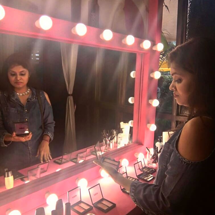 jn_megha's tweet photo. At the @MyNykaa beauty booth. With all pretty things around and trying good stuff for some new additions in my make up . #mynykaa https://t.co/Ve952Gkwi6