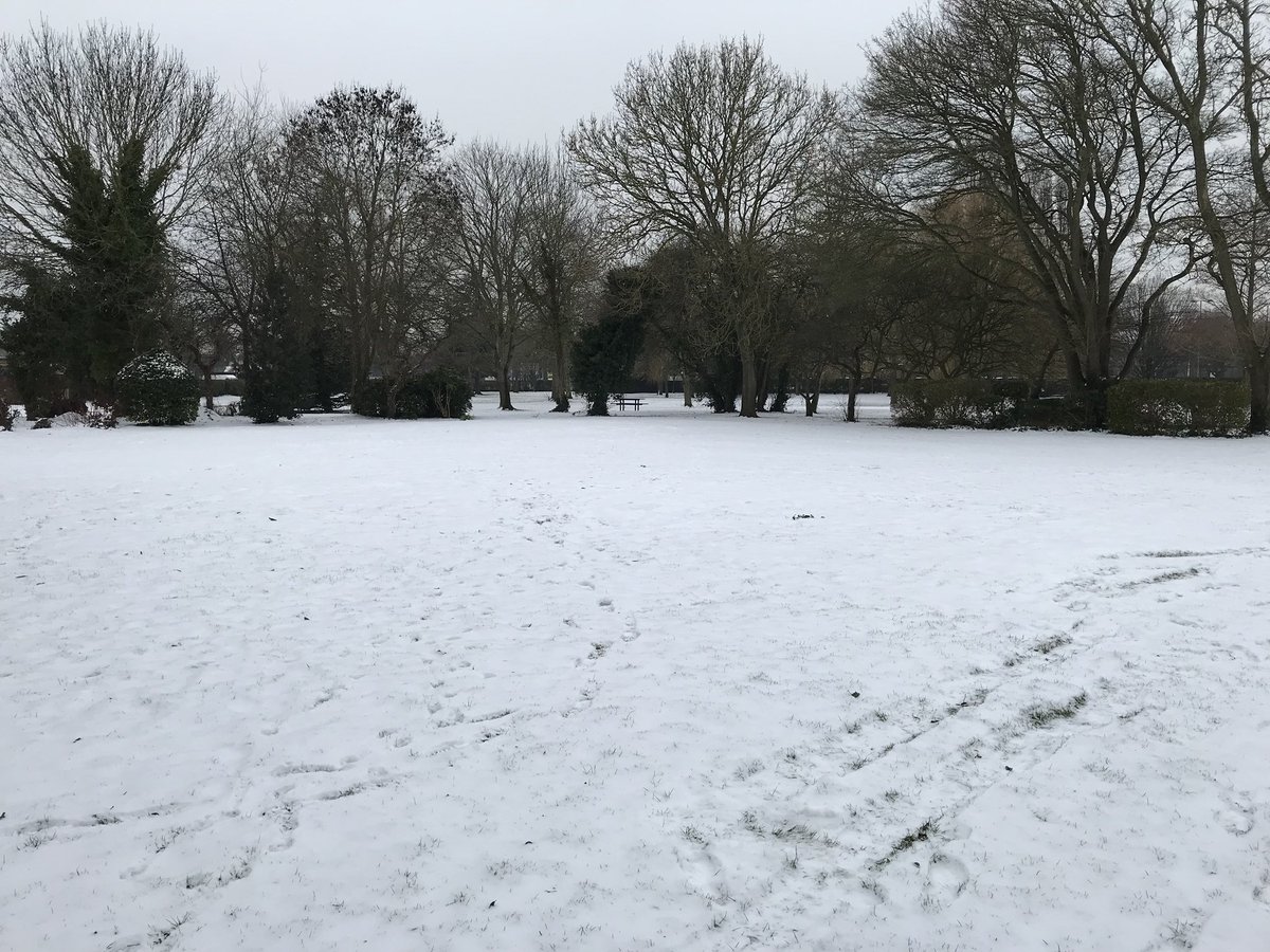 twarburtonsmith's tweet photo. Heavy snow makes landfall on Cosham #BeastFromTheEast .@portsmouthnews .@HighburyCollege https://t.co/VysHq18Iwo