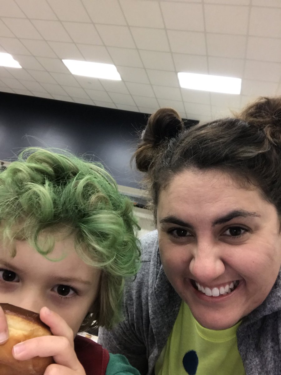StocktonClass's tweet photo. @PetersColonyES we are celebrating Dr. Seuss’s Bday while having Pastries w Parents! I got to eat with The Grinch! #HappyFriday #iheartPCES #donutsfordays https://t.co/sM6pdMasQS