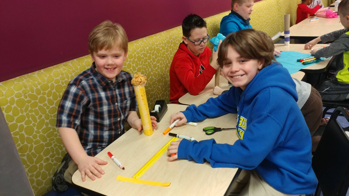 LCASTEMNation's tweet photo. STEM 6 &amp; K buddies
#thing1&amp;thing2
@LCABulldogs https://t.co/uW5CHHBqju