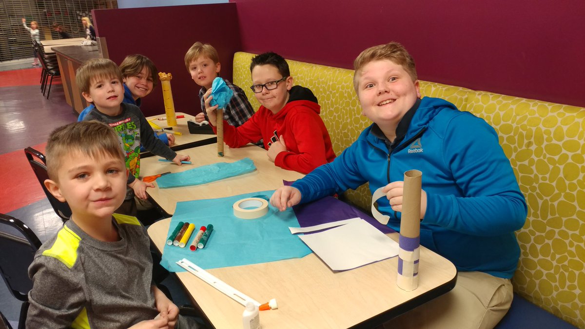 LCASTEMNation's tweet photo. STEM 6 &amp; K buddies
#drseusswouldbeproud
@LCABulldogs https://t.co/o5mnrKil0S