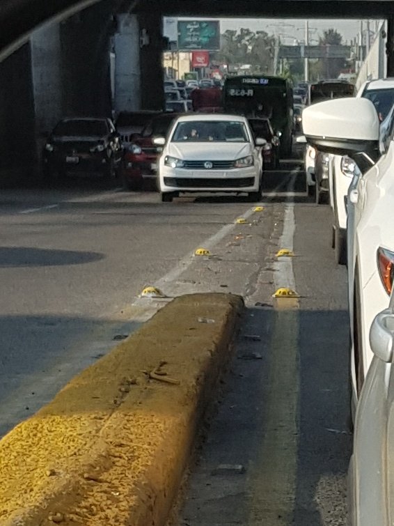 Casual parando carril central de av patria no mamar <a href="/Trafico_ZMG/">TráficoZMGuadalajara</a>