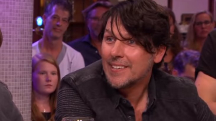 alzheimernl's tweet photo. #Kijktip - vanavond in #rtlln geeft Jan Dulles van de @driejs een voorproefje van zijn nieuwe single 'De Betere Jaren'. Dit nummer schreef hij voor zijn vader die #alzheimer heeft en zal hij zingen tijdens @allmixedup_live. https://t.co/FsVJEkA1A8