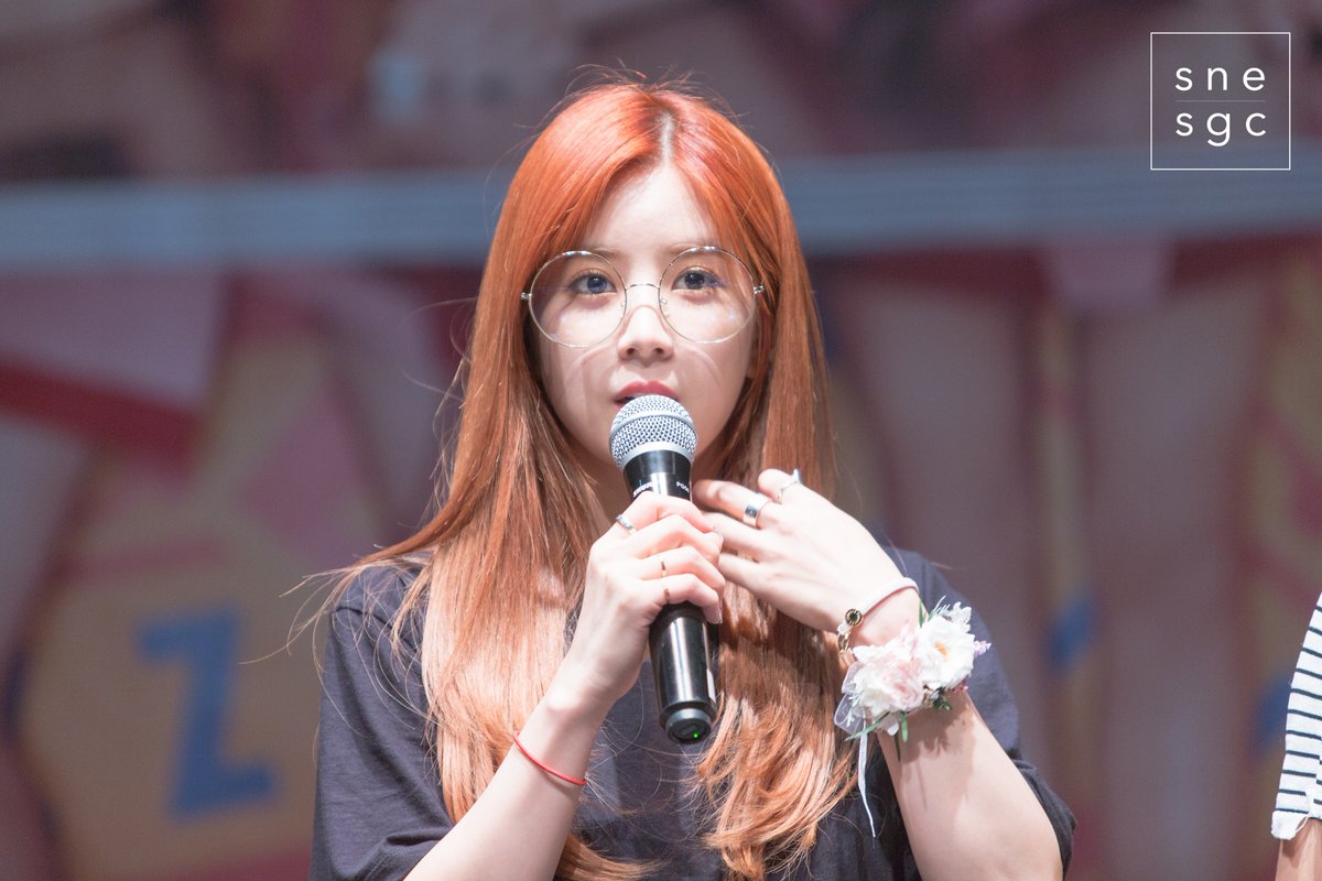 snesgc's tweet photo. 170703 강남 팬사인회
초롱 생일 축하해요🎂

#Happy_RongDay #RongMamaDay #HappyChorongDay #HappyRongday

#늘_함께여서_고마워요_초롱아_생일축하해
#0303생일축하해요

#에이핑크 #박초롱 @Apinkpcr #Apink #초롱 #chorong #Pink_Up #FIVE https://t.co/NX12pISSdu