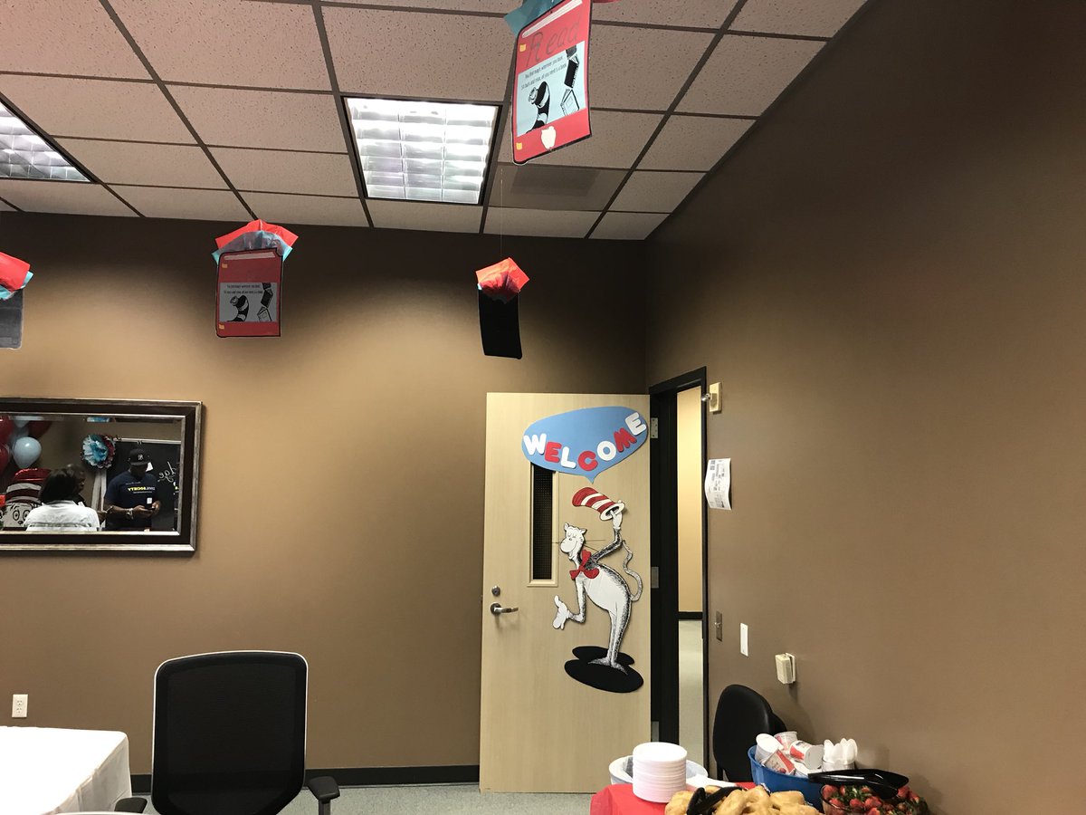 ShelyaWaters's tweet photo. #CollinsStrong #CollinsWalkathon #CollinsReadathon #DrSeuss #ReadAcrossAmerica https://t.co/06QXznXCAy
